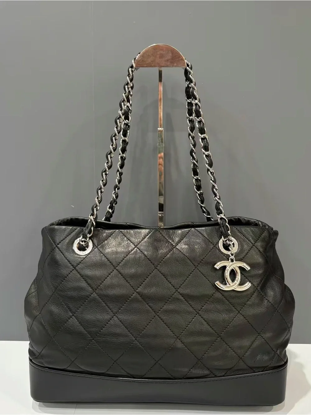 CHANEL Black Gabrielle Quilted Leather Tote bag